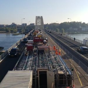 Prefab-betondek voor Waalbrug